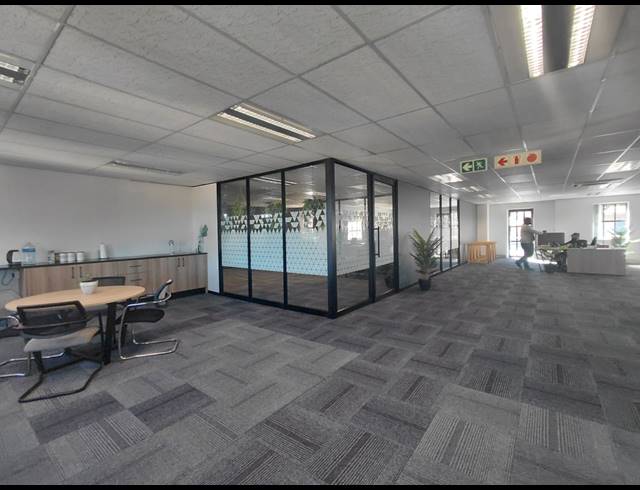 241M² OFFICE TO LET IN BRYANSTON